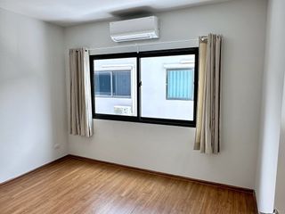 Casa adosada en alquiler de 3 habitaciones en Bang Phli, Samut Prakan