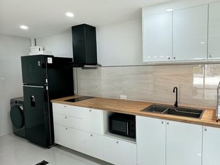 Casa adosada en alquiler de 3 habitaciones en Bang Phli, Samut Prakan