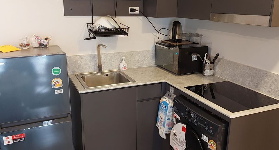 For rent 2 bedrooms condo in Huai Khwang, Bangkok