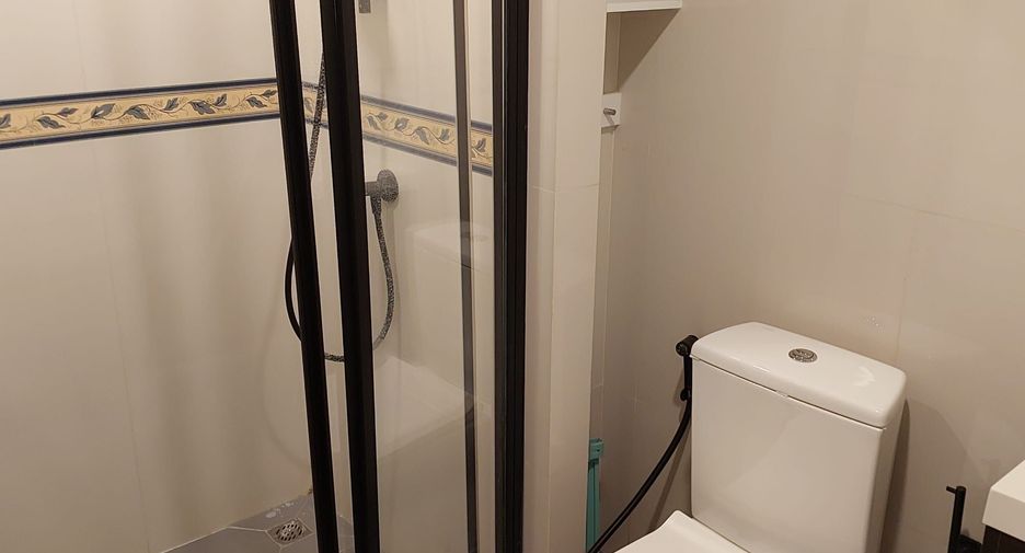 For rent 2 bedrooms condo in Huai Khwang, Bangkok