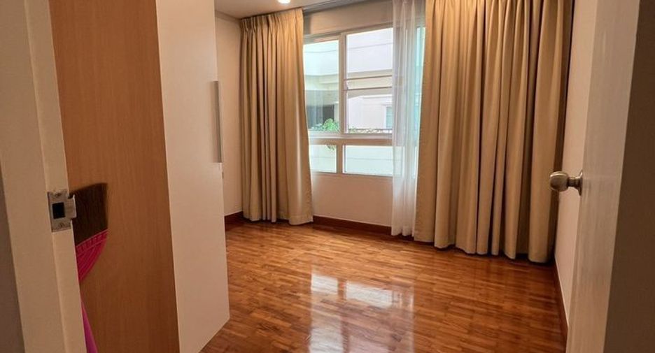 For rent 2 bedrooms condo in Yan Nawa, Bangkok