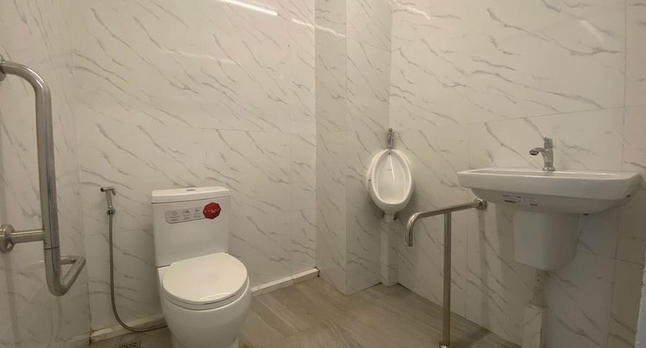 For sale and for rent 3 bedrooms retail Space in Taling Chan, Bangkok