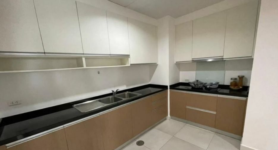 For rent 3 bedrooms condo in Bang Rak, Bangkok