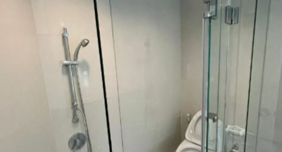 For rent 3 bedrooms condo in Bang Rak, Bangkok