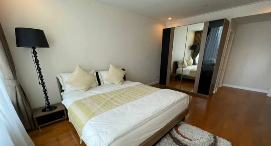 For rent 3 bedrooms condo in Bang Rak, Bangkok