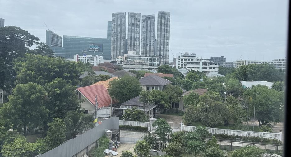 For sale 2 bedrooms condo in Phra Khanong, Bangkok