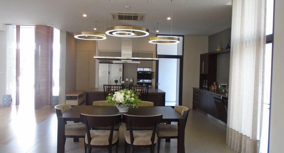 Villa en alquiler de 4 habitaciones en Watthana, Bangkok