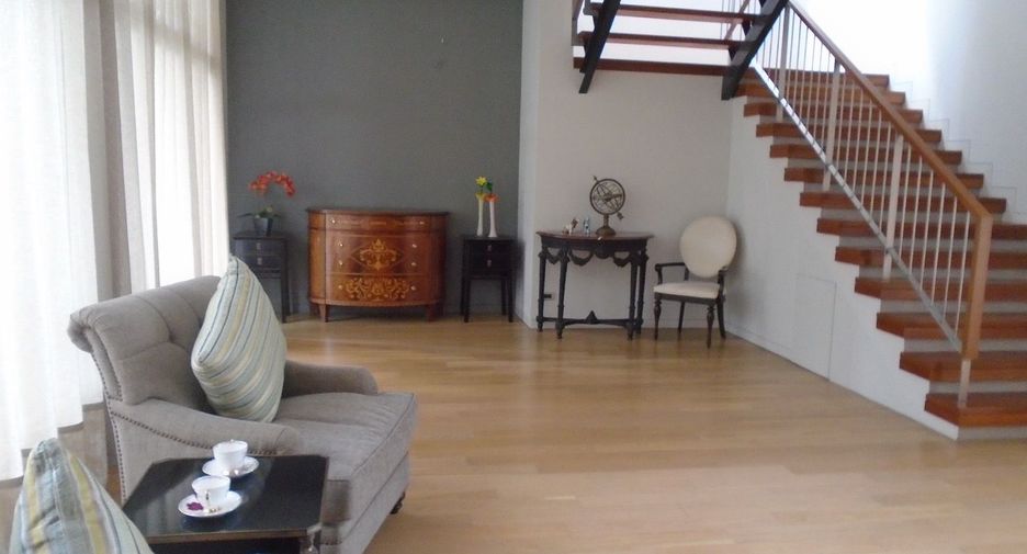 Villa en alquiler de 4 habitaciones en Watthana, Bangkok