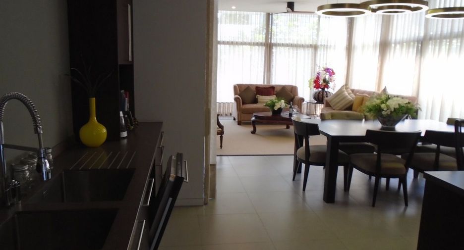 Villa en alquiler de 4 habitaciones en Watthana, Bangkok