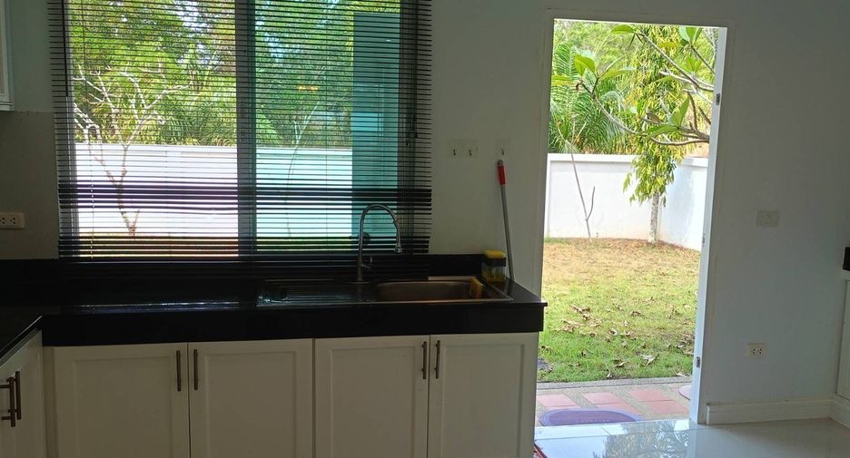 Haus zur Miete mit 3 Zimmer in Mueang Phuket, Phuket