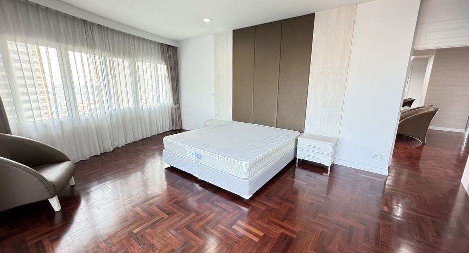 For rent 3 bedrooms apartment in Khlong Toei, Bangkok