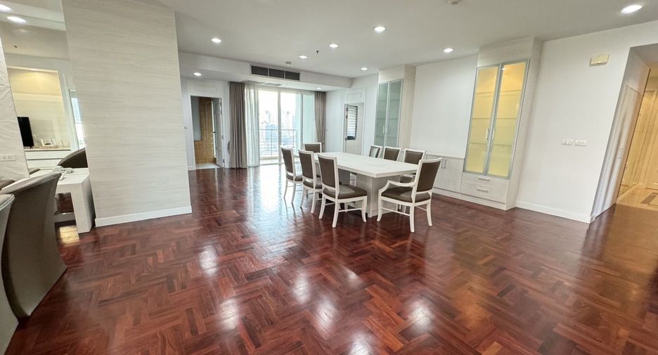 For rent 3 bedrooms apartment in Khlong Toei, Bangkok