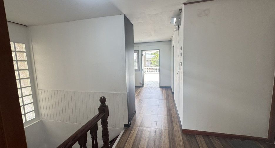 For sale 5 bedrooms house in Suan Luang, Bangkok