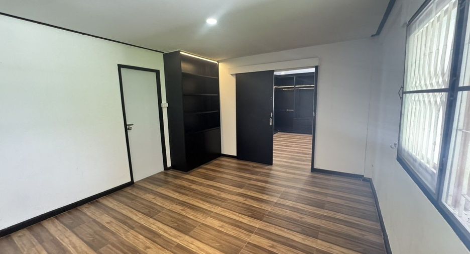 For sale 5 bedrooms house in Suan Luang, Bangkok