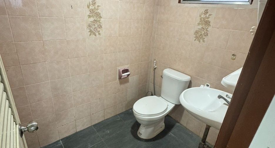 For sale 5 bedrooms house in Suan Luang, Bangkok