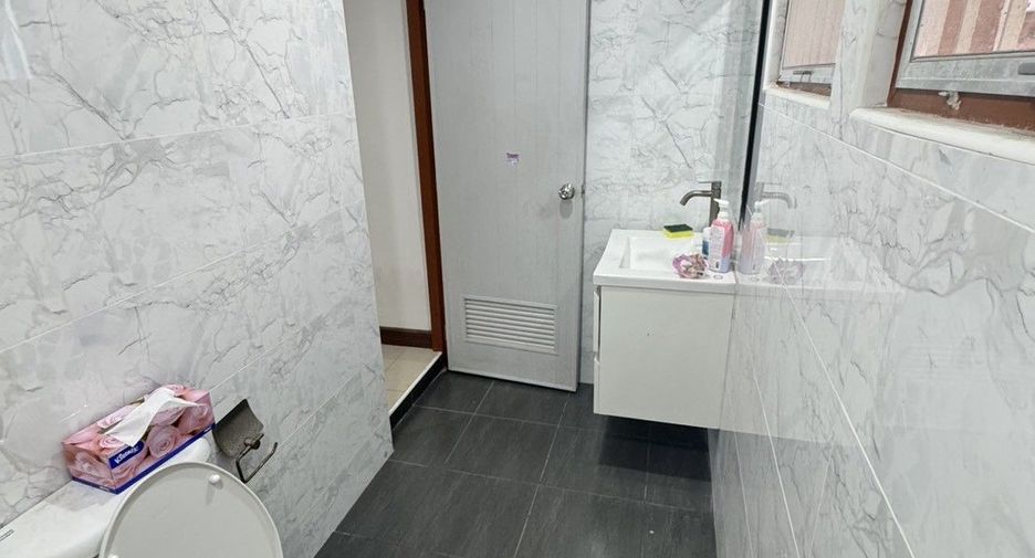 For sale 5 bedrooms house in Suan Luang, Bangkok