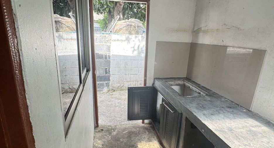 For sale 5 bedrooms house in Suan Luang, Bangkok