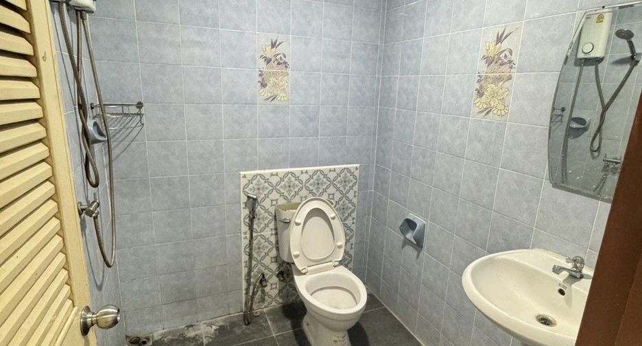 For sale 5 bedrooms house in Suan Luang, Bangkok