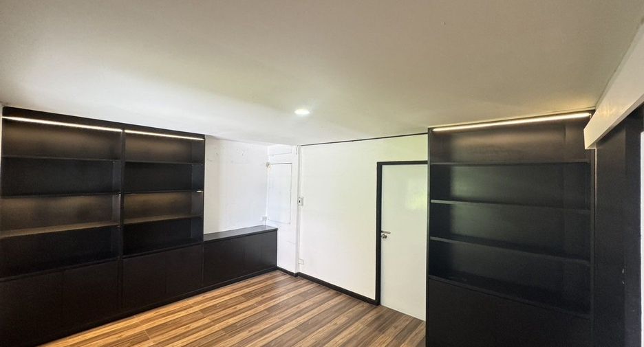 For sale 5 bedrooms house in Suan Luang, Bangkok