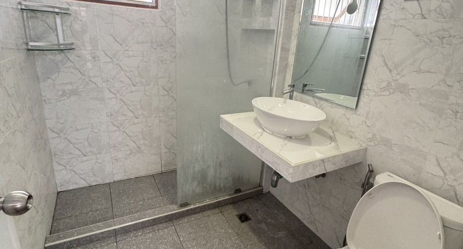 For sale 5 bedrooms house in Suan Luang, Bangkok