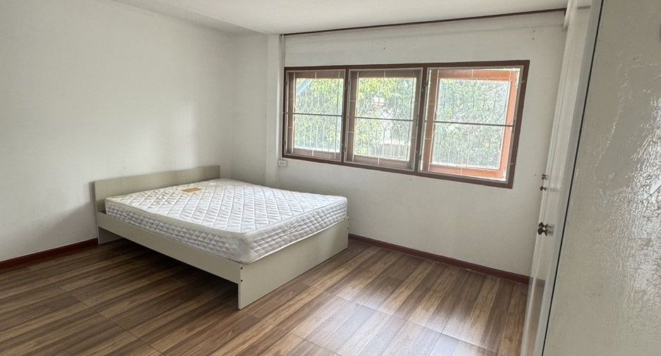 For sale 5 bedrooms house in Suan Luang, Bangkok