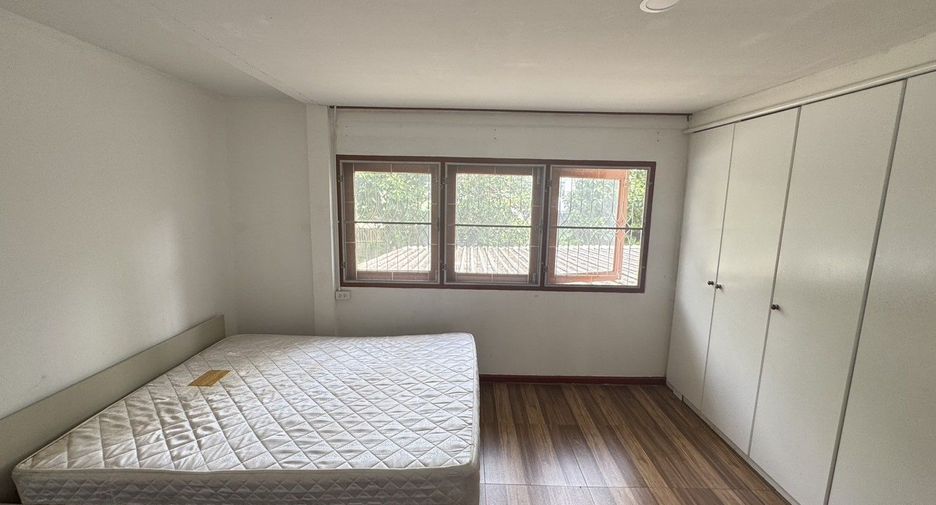 For sale 5 bedrooms house in Suan Luang, Bangkok