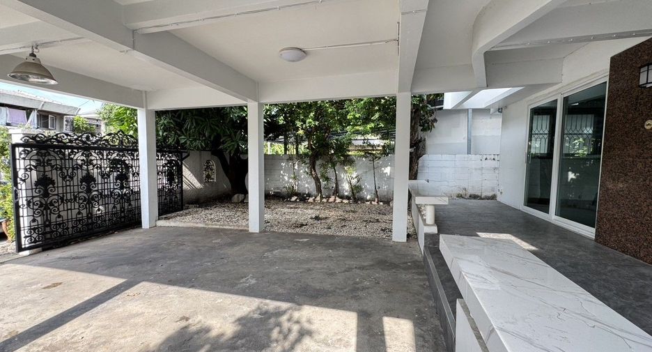 For sale 5 bedrooms house in Suan Luang, Bangkok