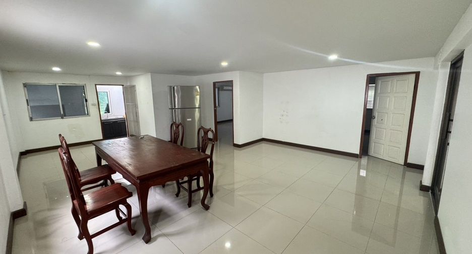 For sale 5 bedrooms house in Suan Luang, Bangkok