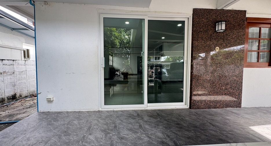 For sale 5 bedrooms house in Suan Luang, Bangkok