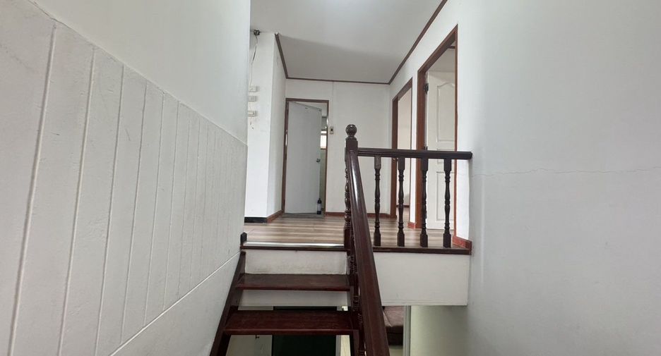 For sale 5 bedrooms house in Suan Luang, Bangkok