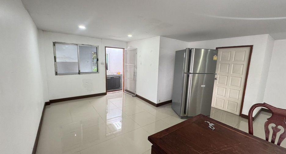 For sale 5 bedrooms house in Suan Luang, Bangkok