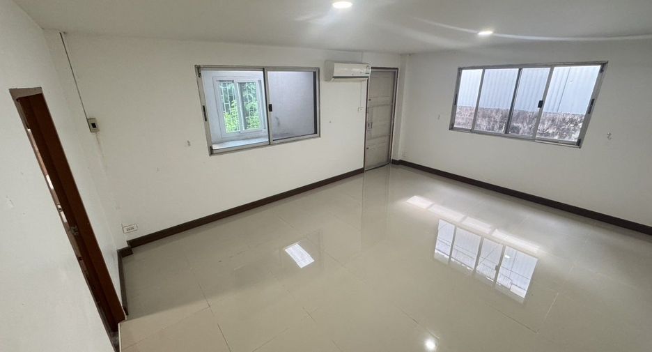 For sale 5 bedrooms house in Suan Luang, Bangkok
