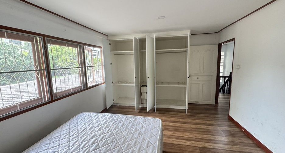 For sale 5 bedrooms house in Suan Luang, Bangkok