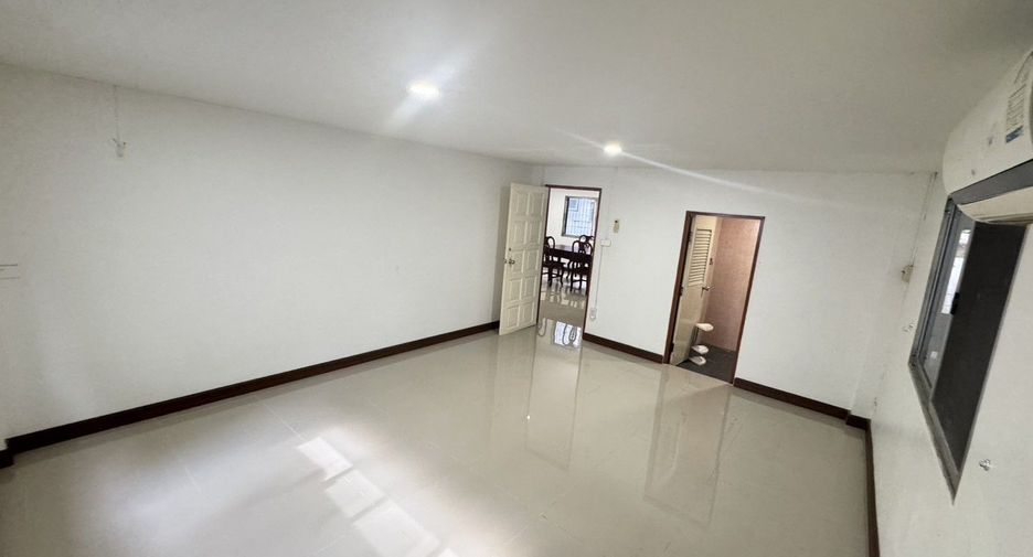 For sale 5 bedrooms house in Suan Luang, Bangkok
