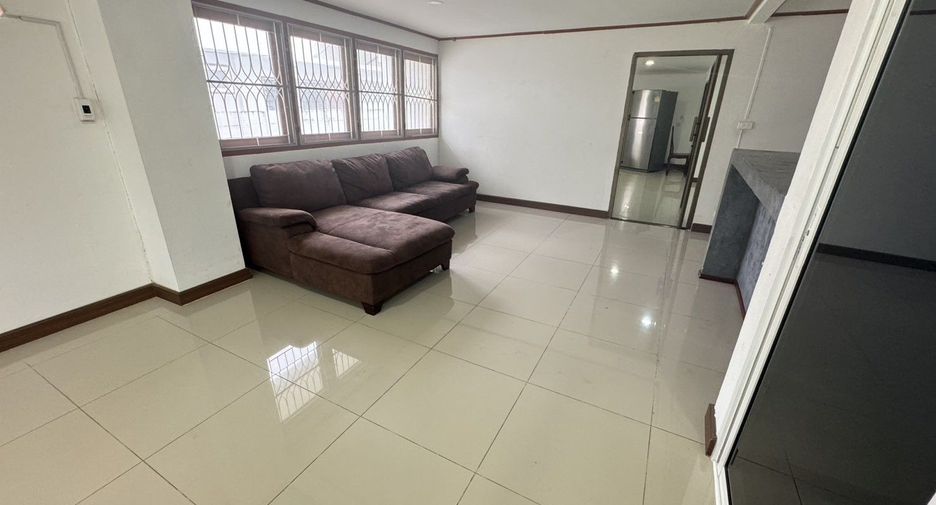 For sale 5 bedrooms house in Suan Luang, Bangkok