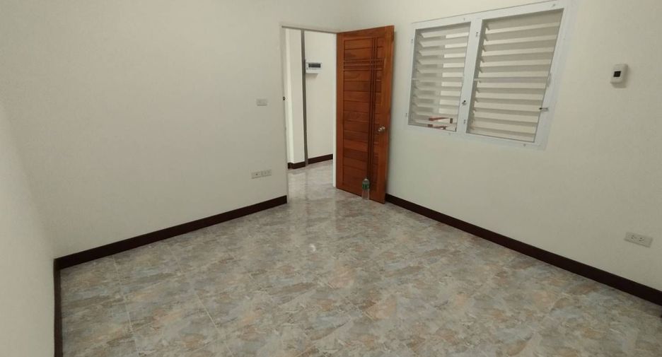 For sale 3 bedrooms townhouse in Nong Khaem, Bangkok