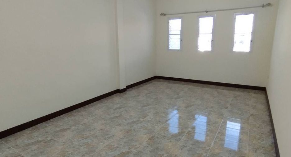 For sale 3 bedrooms townhouse in Nong Khaem, Bangkok