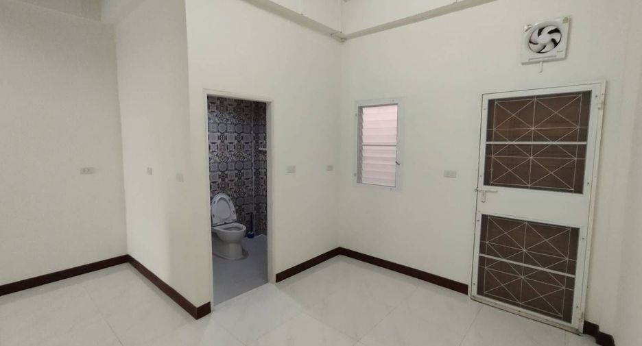 For sale 3 bedrooms townhouse in Nong Khaem, Bangkok