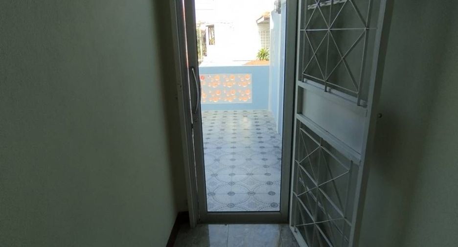 For sale 3 bedrooms townhouse in Nong Khaem, Bangkok