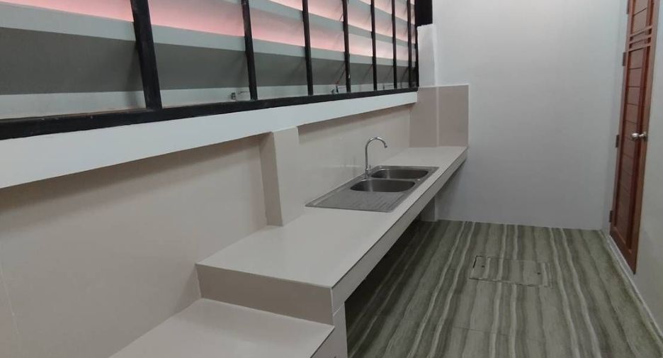 For sale 3 bedrooms townhouse in Nong Khaem, Bangkok
