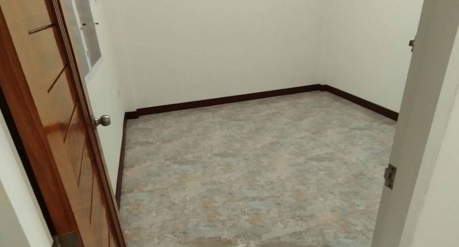 For sale 3 bedrooms townhouse in Nong Khaem, Bangkok