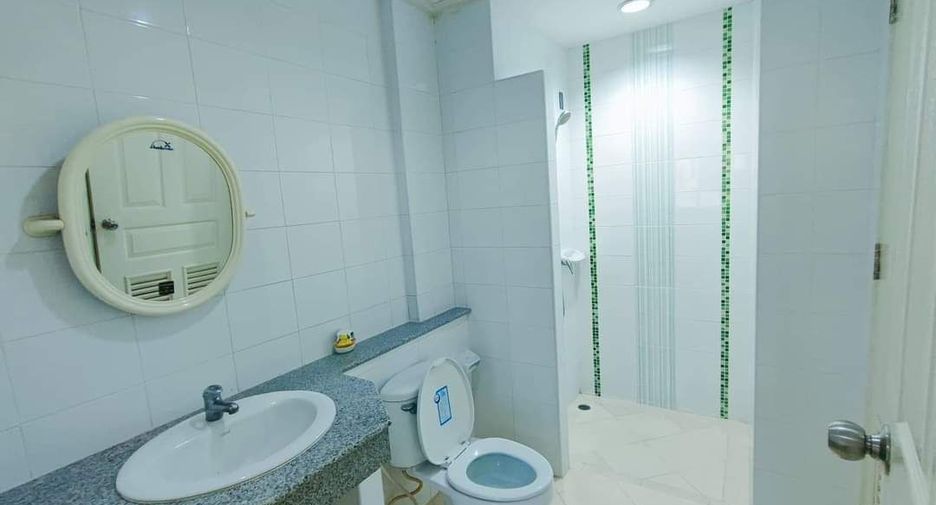 For rent 5 bedrooms townhouse in Prawet, Bangkok