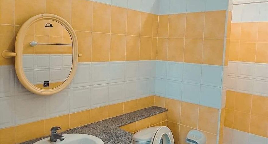 For rent 5 bedrooms townhouse in Prawet, Bangkok