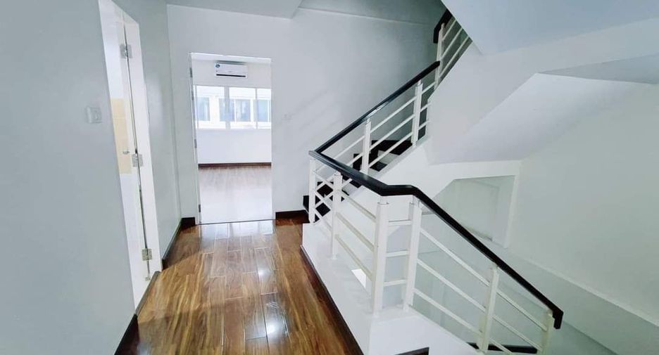 For rent 5 bedrooms townhouse in Prawet, Bangkok