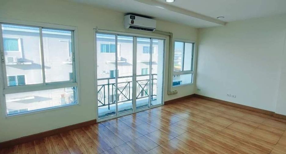 For rent 5 bedrooms townhouse in Prawet, Bangkok