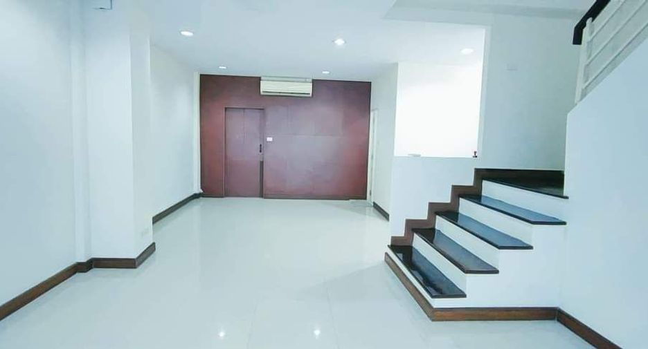 For rent 5 bedrooms townhouse in Prawet, Bangkok