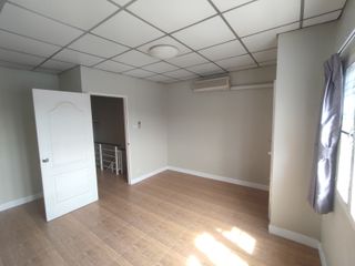 For sale 4 ベッドルーム townhouse in Saphan Sung, Bangkok