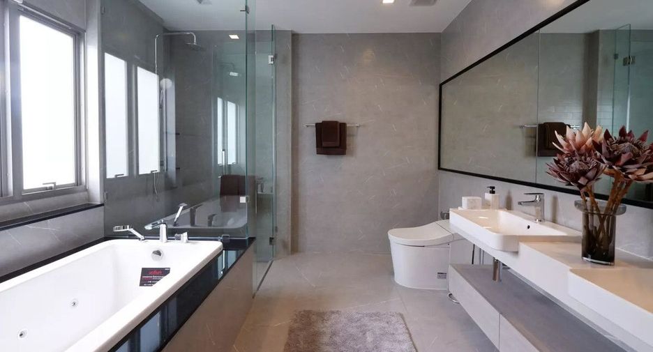 For sale 4 bedrooms house in Phasi Charoen, Bangkok