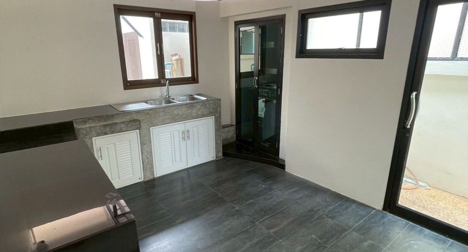For sale and for rent 5 bedrooms villa in Thalang, Phuket