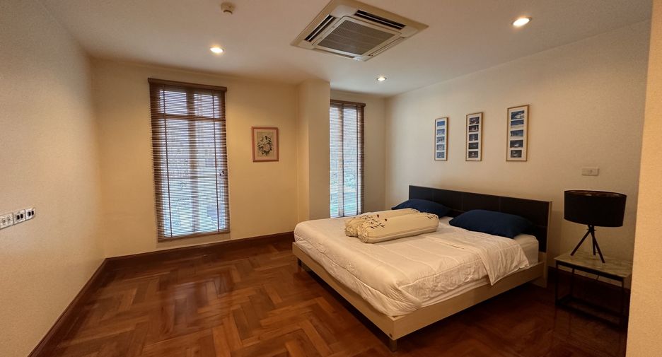 For rent 3 bedrooms condo in Khlong Toei, Bangkok